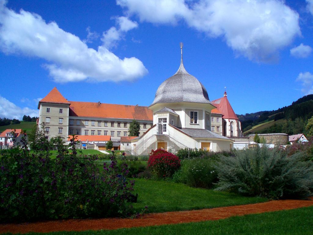 Готель Gasthof Knappenwirt Mariahof Екстер'єр фото